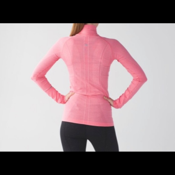Lululemon 1/2 zip longsleeve - Picture 2 of 2